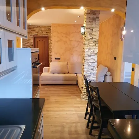 Apartamento 3 Dormitorios, Wifi Gratis, Piscinas, Muy Bien Ubicado *
